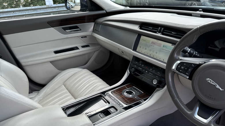 Jaguar XF 2.0i [300] Portfolio 5dr Auto AWD Petrol Estate